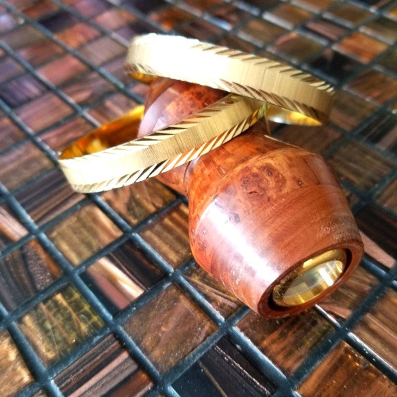 VINTAGE MONET Gold-tone Etched Bangle Bracelets. Signed. - Picture 2 of 4